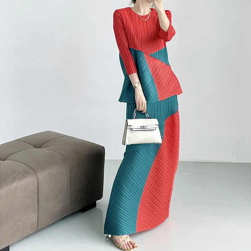 LANMREM Colorblock Spliced Design Women's Pleated Two Pieces Set 2025 New Elastic Loose T-shirt And Straight Skirt Chic 2DB3633