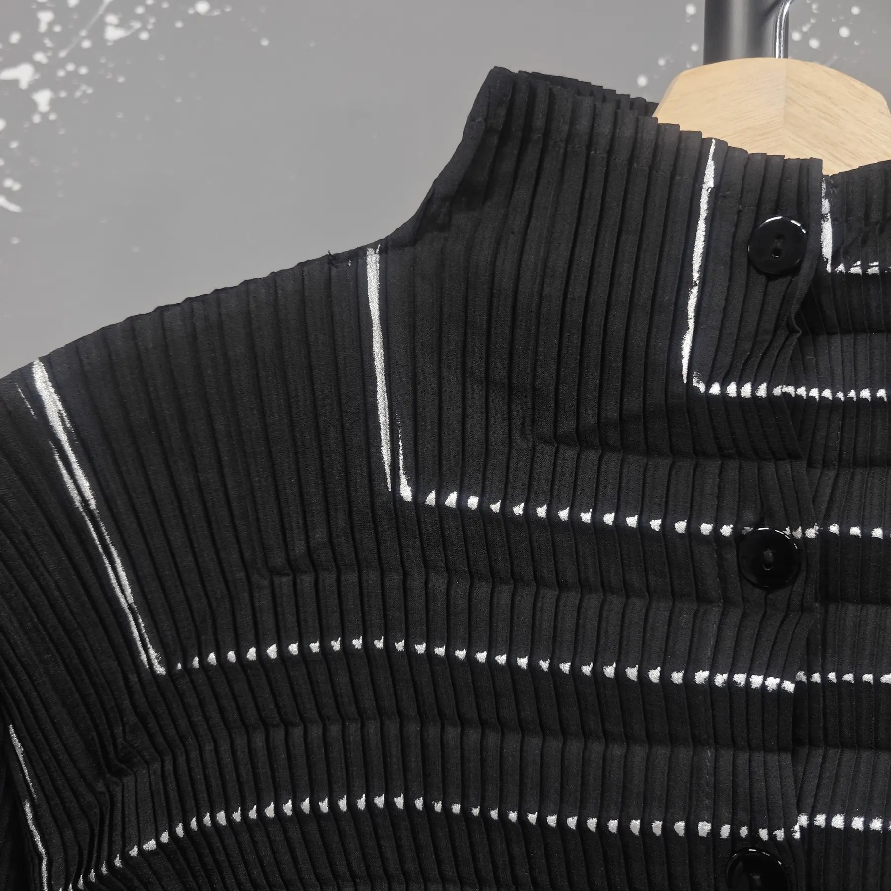 LANMREM Striped Pleated Women's Shirt Fashion Turn Down Collar Long Sleeve Casual Elastic Black Blouse Tops 2025 New 2DB3667