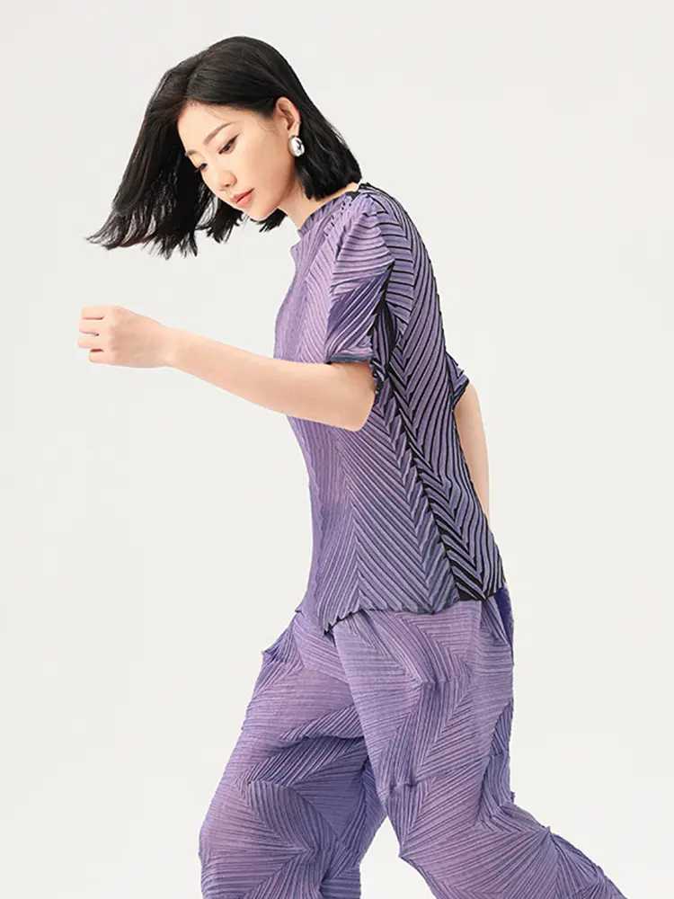LANMREM Pleated 2025 Summer New Dopamine Outfit Half Sleeve T-shirts For Women Slimming Temperament Purple Loose Tops 2DB2835