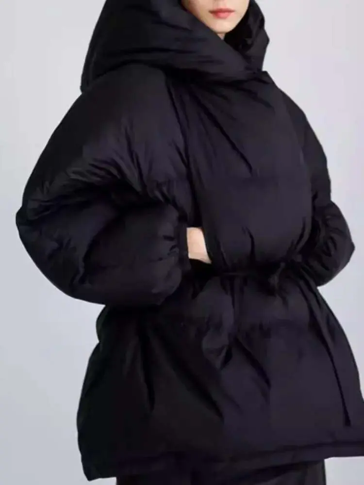 LANMREM High End Black Winter Down Coats Women Hooded Belt Gathered Waist Warm Jackets Fashion 2025 New Clothing 2AA4243