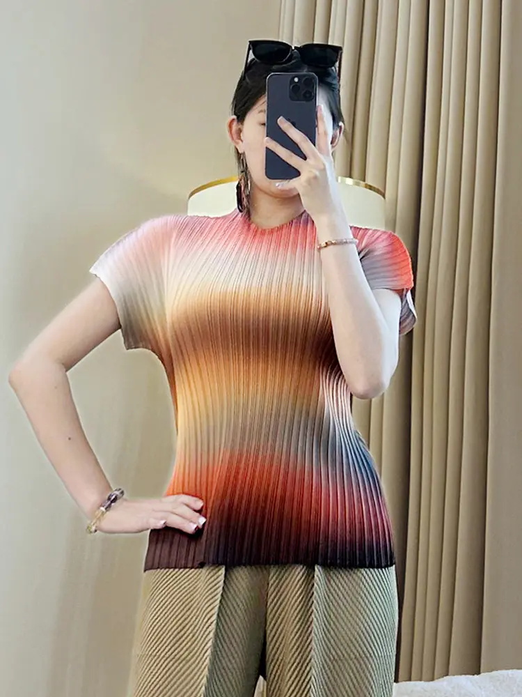 LANMREM Gradient Printting Elastic Slim Women's T-shirts 2025 New Round Collar Short Sleeve Pleated Top Summer Tee Chic 2DB3542