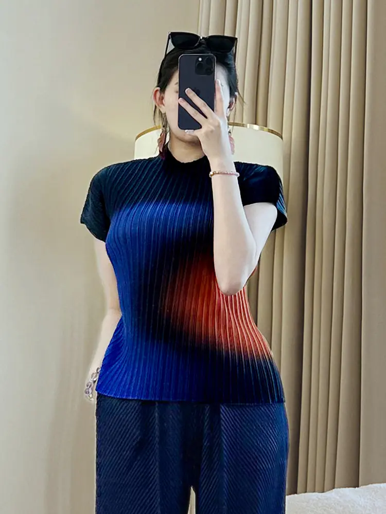 LANMREM Gradient Printting Elastic Slim Women's T-shirts 2025 New Round Collar Short Sleeve Pleated Top Summer Tee Chic 2DB3542