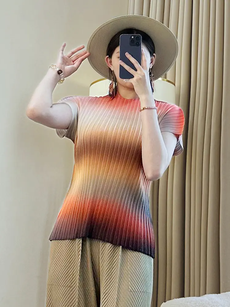 LANMREM Gradient Printting Elastic Slim Women's T-shirts 2025 New Round Collar Short Sleeve Pleated Top Summer Tee Chic 2DB3542