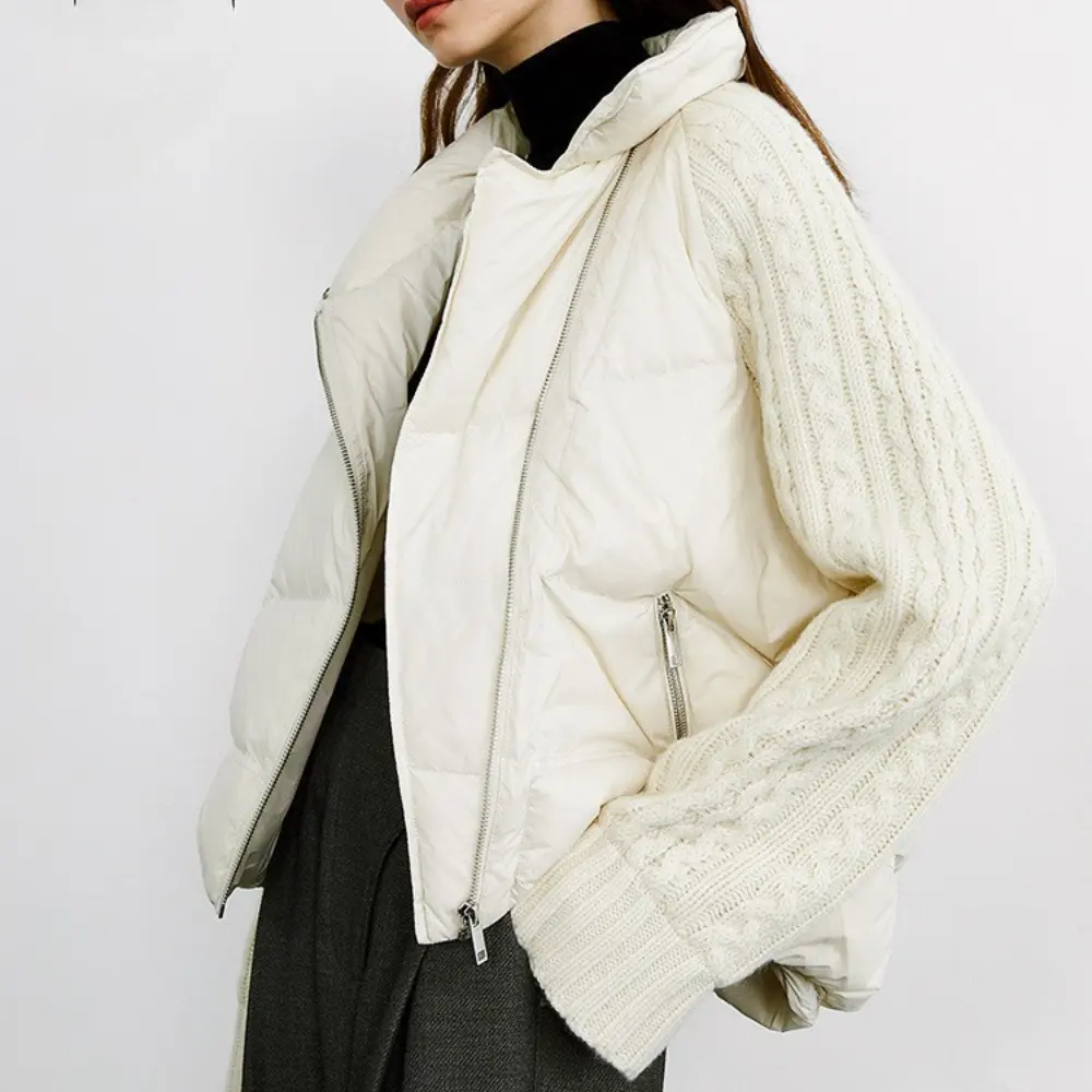 Knitted Sleeve Splicing Down Jacket Female 2024 Winter New White Duck Down Warm Short Stand Collar Oblique Zipper Puffer Jacket