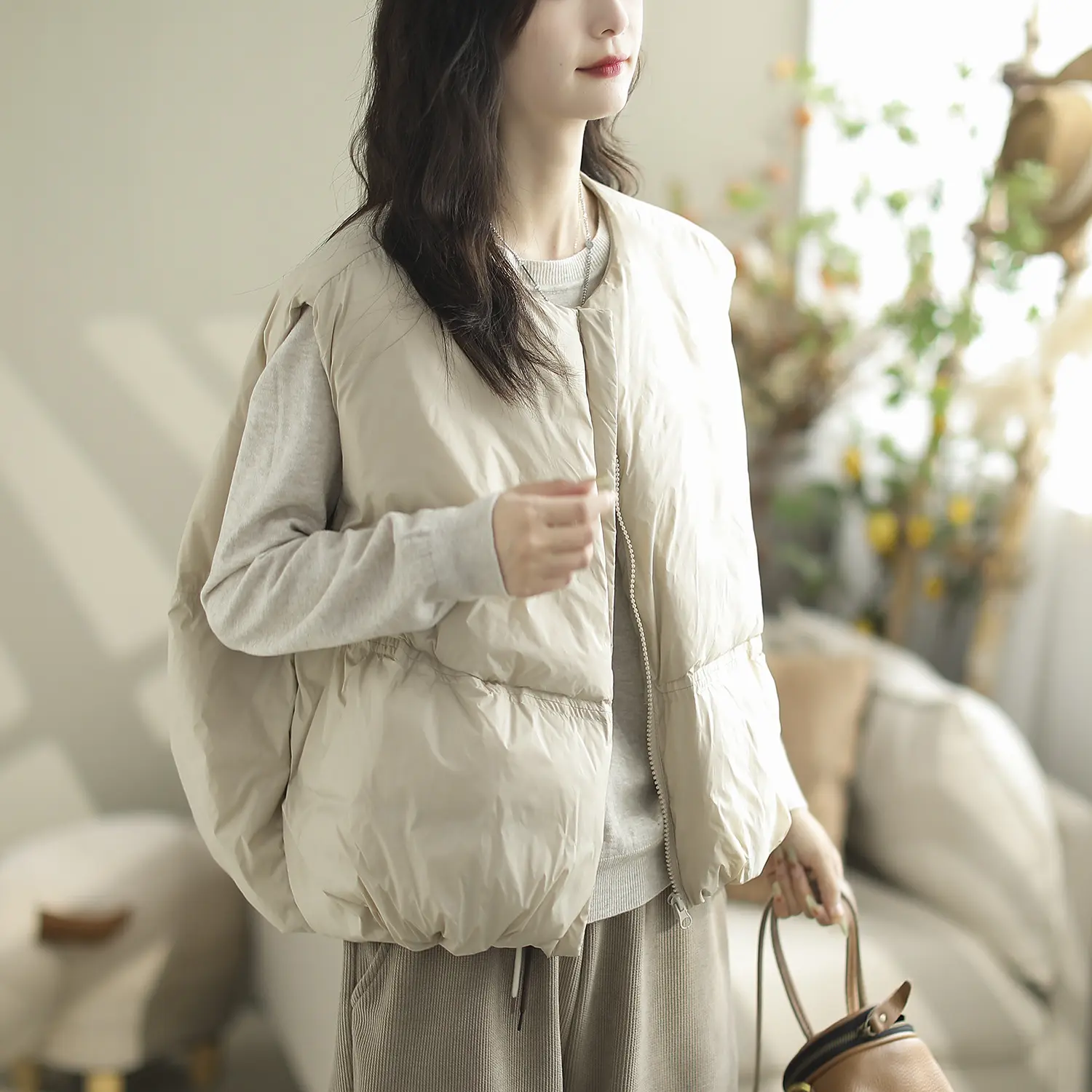 Women's Warm Sleeveless Down Vest, Casual Fashion, Loose, Round Neck, White Duck Down, Simple Undershirt, Layering, Winter