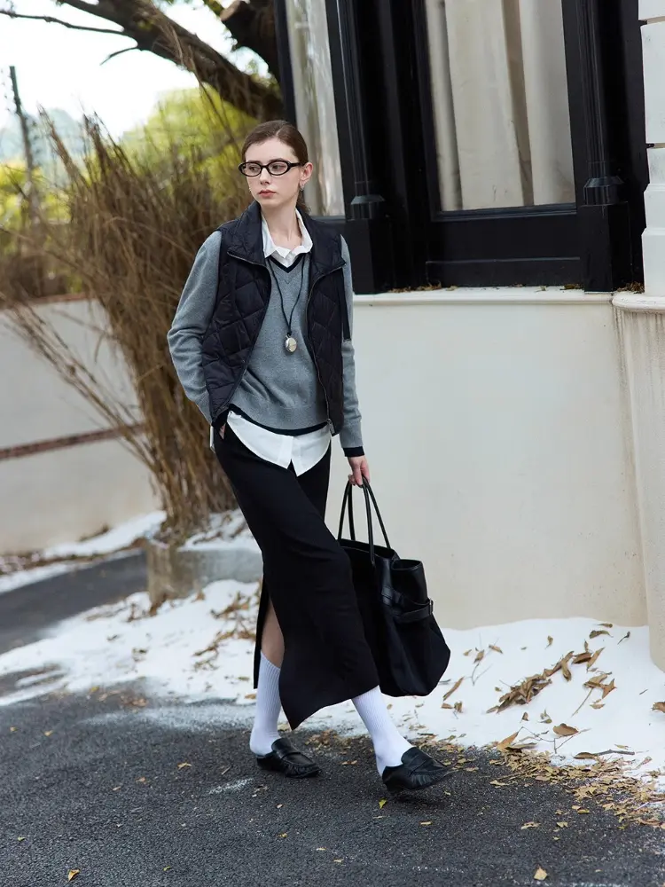 Lightweight Padded Vest Puffer Women Spring, Fall and Winter Fashion Sleeveless Jacket Lapel Inner Undershirt Female Vest