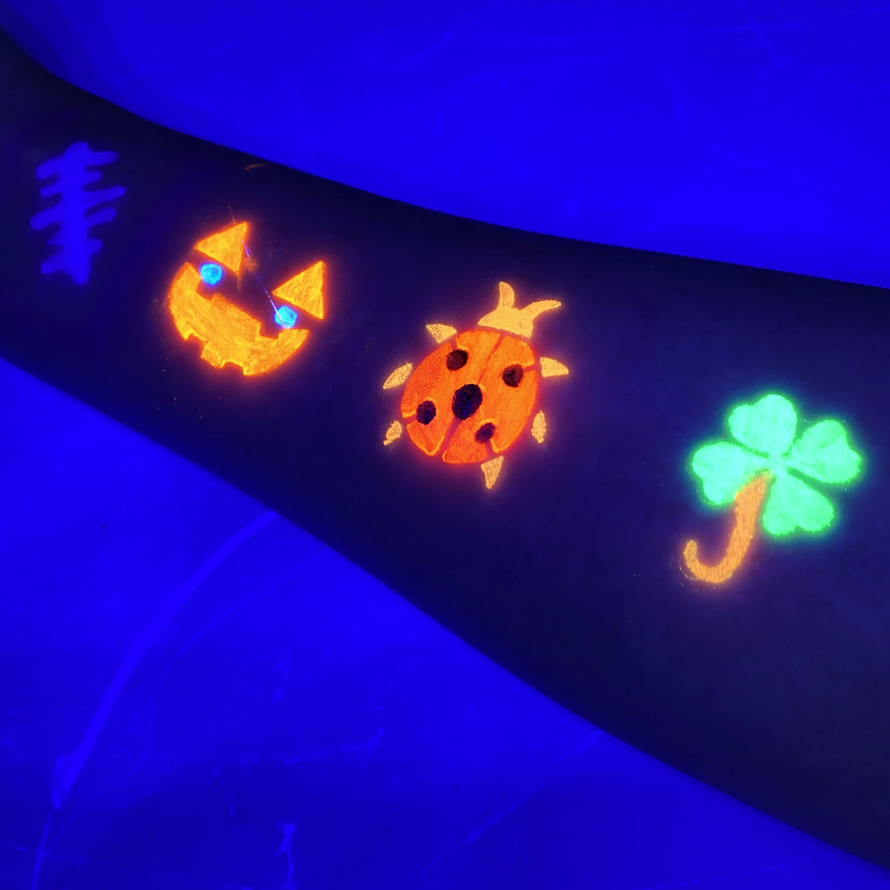12-color UV Luminous Body Paint Face Painting Palette with 5 Brushes Waterproof Painting Set Halloween Costume Cosplay Makeup