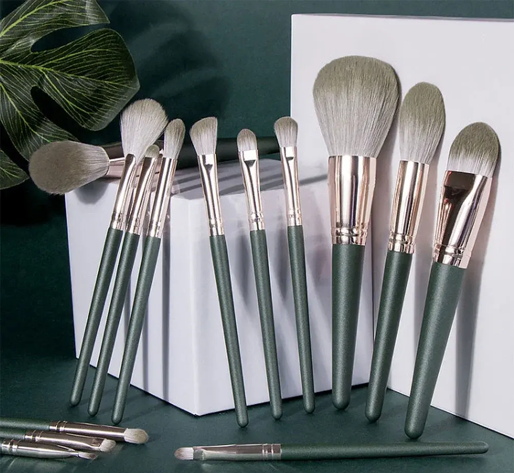 Luxurious 14pcs Makeup Brush Set - Green Professional Brushes for Full Face & Eye Detailing - Ideal Gift, Contouring & Blending