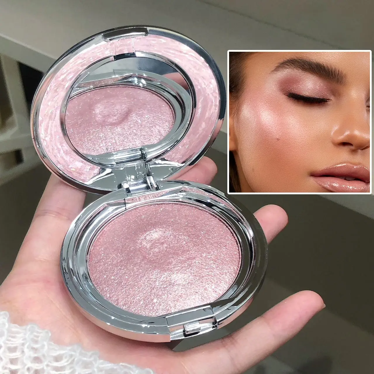 Monochrome Highlighter for Face Brightening, Diamond Flashing, Glittering, Pearlescent Mashed Potato, Long-Lasting, Anti-Smudge, Glittering, Contouring, 3D Stereo Makeup Effect, Natural Redness, Face and Eyes, Multi-Functional Rouge, Large Capacity, Suitable for Daily Workplace and Date Makeup, Suitable for Beginners, Party, Birthday Gift, Valentine's Day Gift, Halloween, Christmas Role-Playing