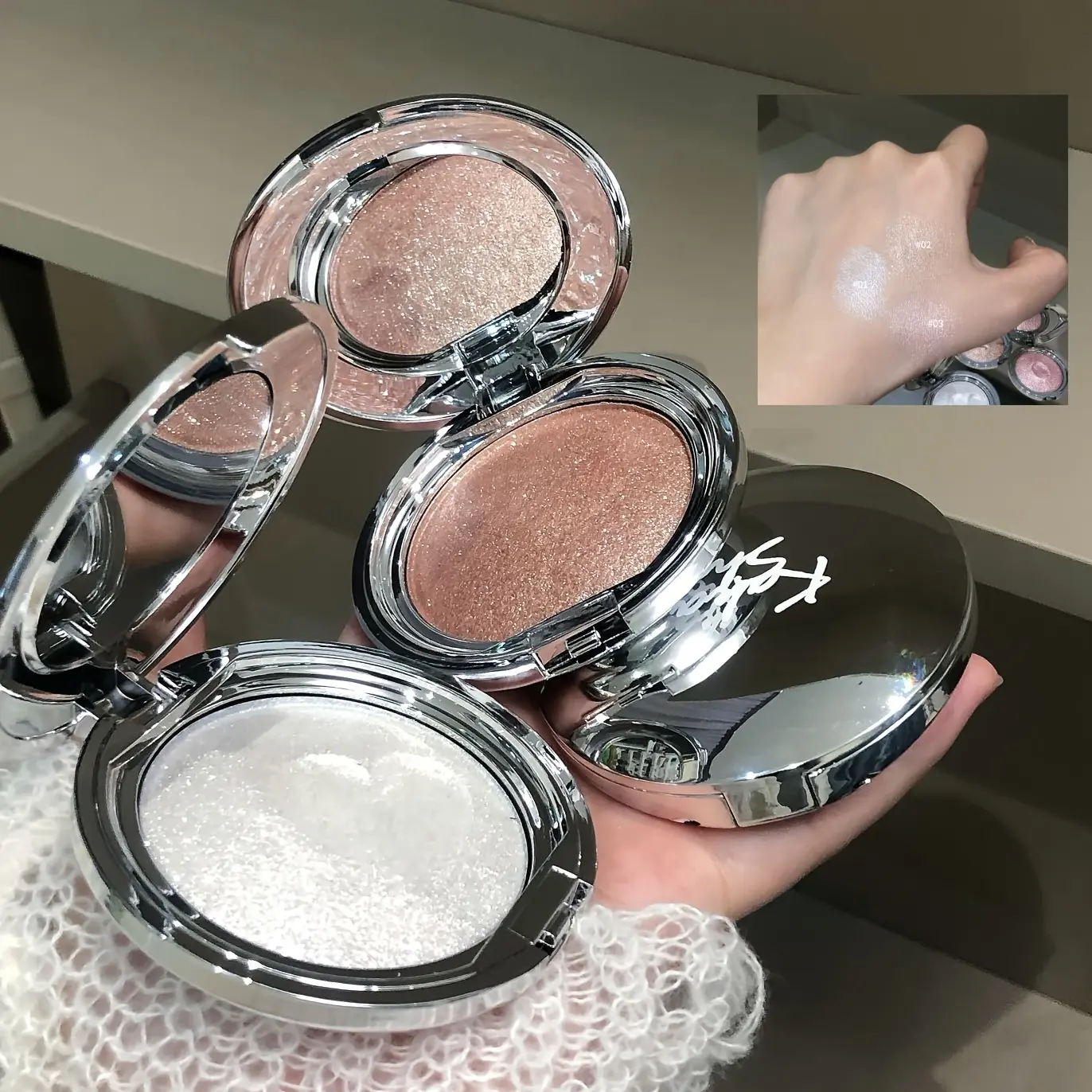Monochrome Highlighter for Face Brightening, Diamond Flashing, Glittering, Pearlescent Mashed Potato, Long-Lasting, Anti-Smudge, Glittering, Contouring, 3D Stereo Makeup Effect, Natural Redness, Face and Eyes, Multi-Functional Rouge, Large Capacity, Suitable for Daily Workplace and Date Makeup, Suitable for Beginners, Party, Birthday Gift, Valentine's Day Gift, Halloween, Christmas Role-Playing