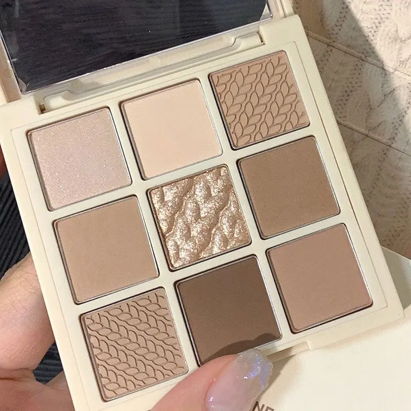 Luxurious 9 color eyeshadow palette - Velvet matte and shimmer effect, durable waterproof, berry, brown and nude tones