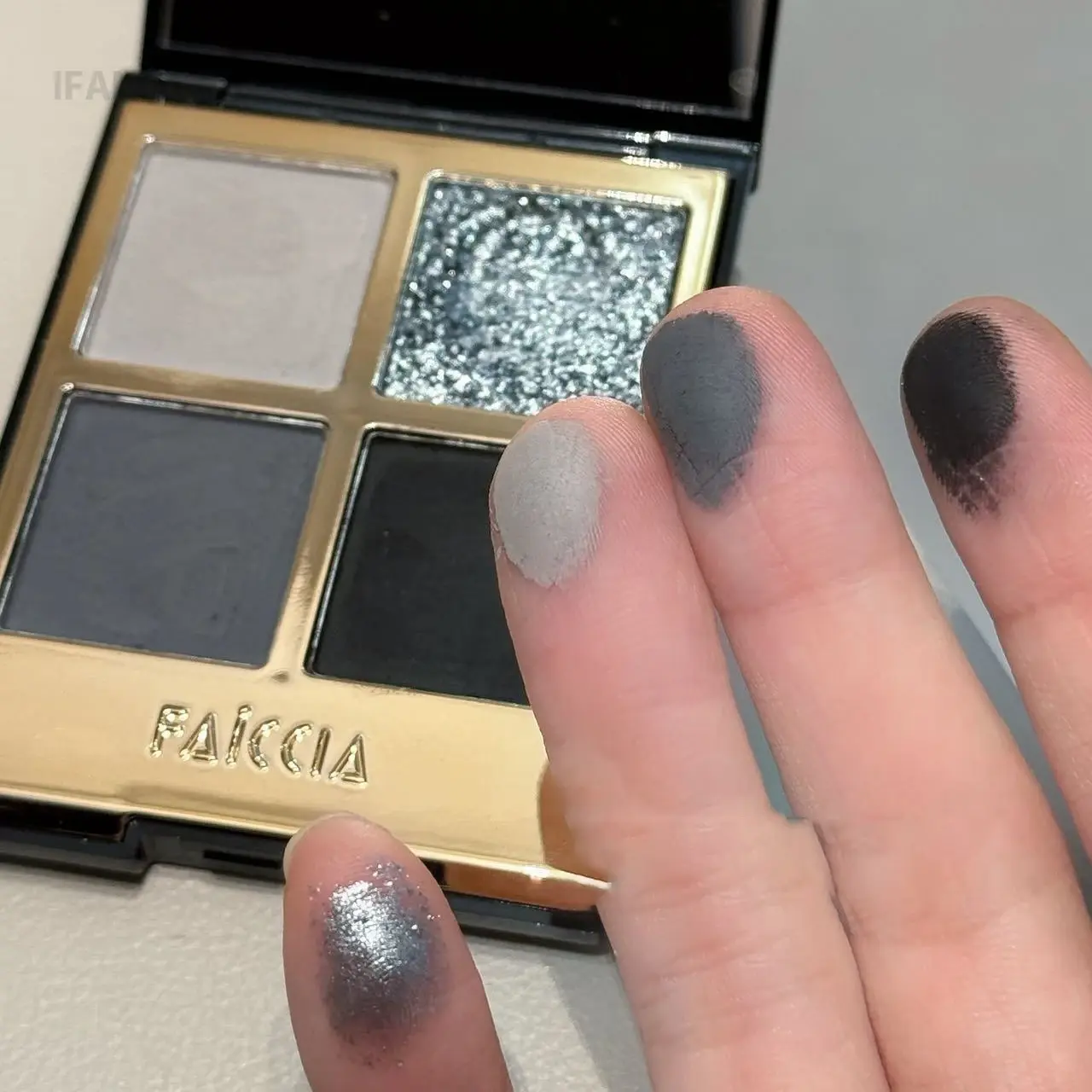 Four-color Eyeshadow Palette Low Saturation Earth Brown Rose Pearly Matte Glitter Eyeshadow Shiny Eye Shadow Lasting Eye Make Up
