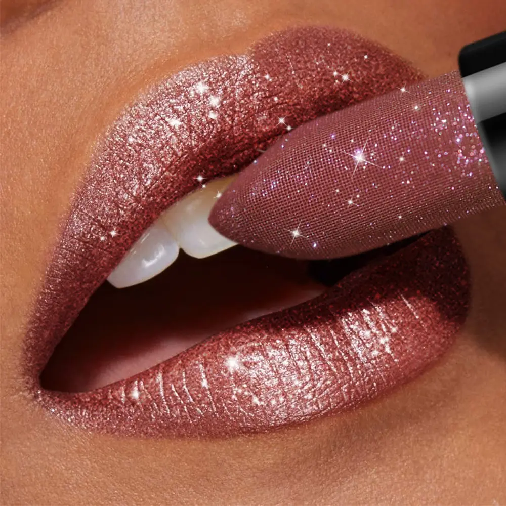 1 PC Glitter Lipstick, a pressable pearlescent lipstick, is very shiny like crushed diamond particles, smooth and long-lasting,