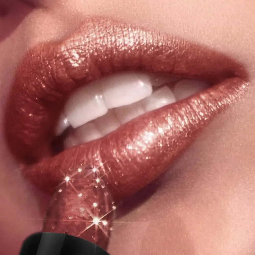 1 PC Glitter Lipstick, a pressable pearlescent lipstick, is very shiny like crushed diamond particles, smooth and long-lasting,