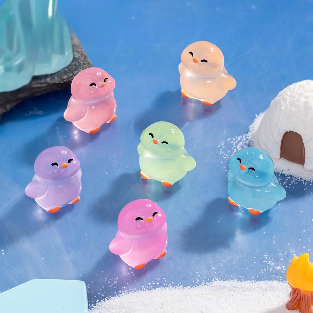 10-50pcs Cute Mini Realistic Luminous Penguin Miniatures Figurines Resin Crafts Car Room Tabletop Gardening Ornaments Decoration