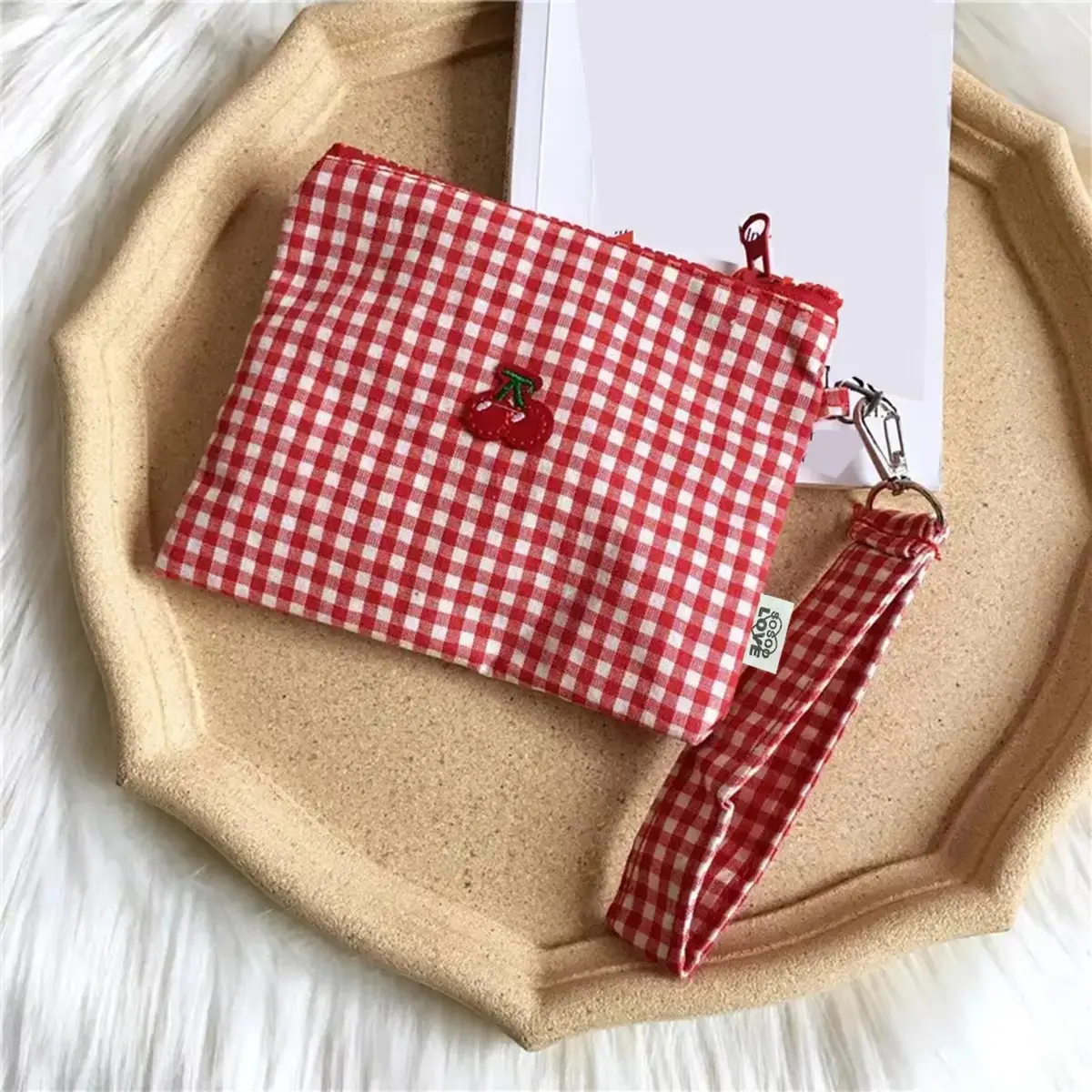 Red cherry canvas makeup bag, portable and easy to carry. Red plaid, large capacity cosmetic lipstick storage bag