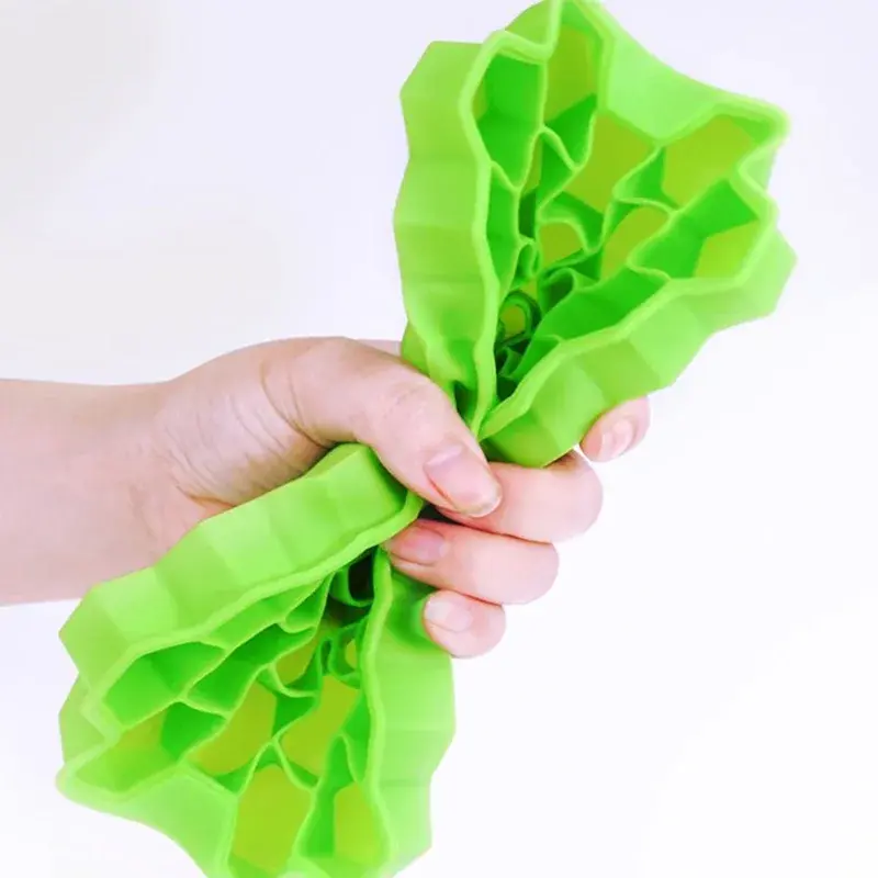 4/2/1PCS Silicone Ice Cube Mold kitchen Accessories  with Lids 148 Cube Large Capacity Cube Trays, BPA Free Reusable Food Grade
