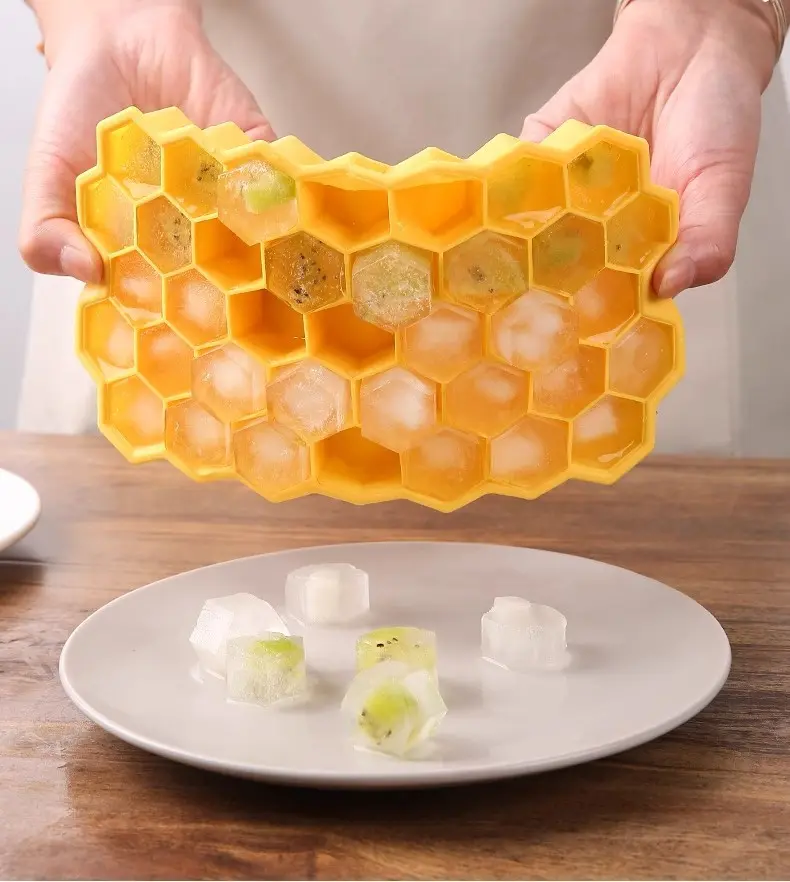 Creative Hexagon 37 Grid Ice Making Honeycomb with Lid Silicone Moulds Refrigerator Homemade Ice Mold Household Ice Making box