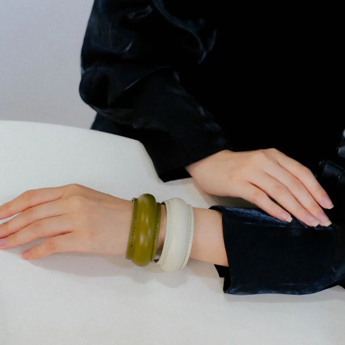 Light luxury niche design advanced leather minimalist wide open bracelet high quality elegant fashion women accessories