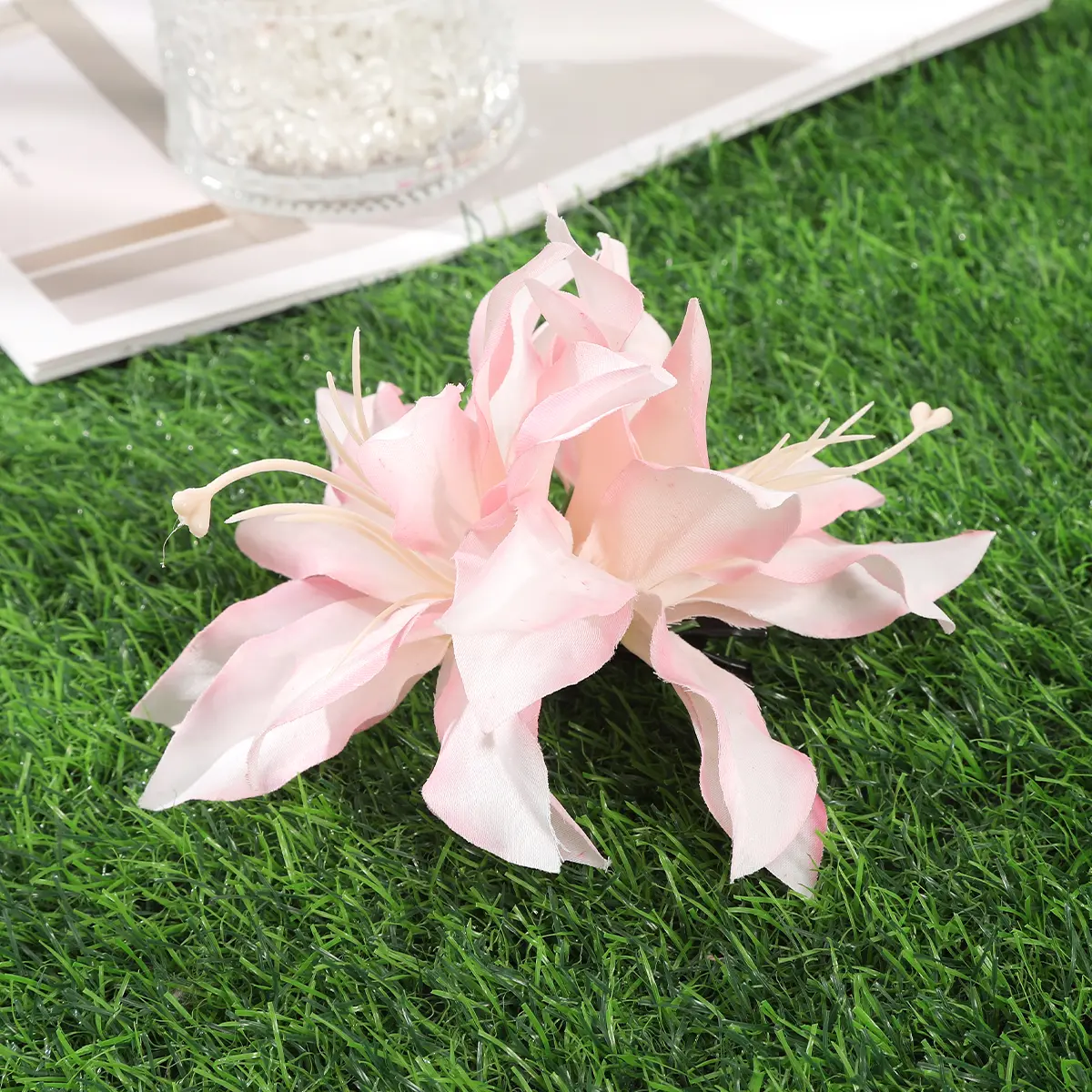 AWAYTR Lily Flower Hair Claw Clips for Fashion Girls Hair Clip Barrette Gladiolus Hair Clamps Headwear Hair Accessories