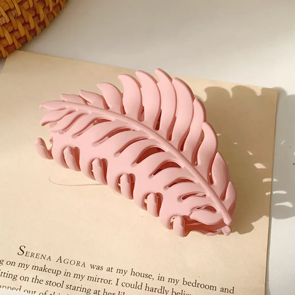 Fashion Leaf Shape Solid Color Hair Claw for Women Frosted Grab Clip Bun Hair Accessories Styling Tool Female All-Match Hairpin