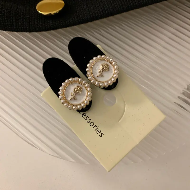 Black new velvet hair clip with small fragrant letters, retro French style, side bangs, edge clips, 2025 hair accessory
