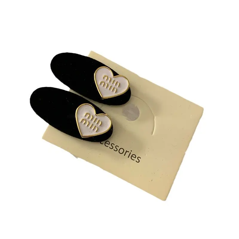 Black new velvet hair clip with small fragrant letters, retro French style, side bangs, edge clips, 2025 hair accessory