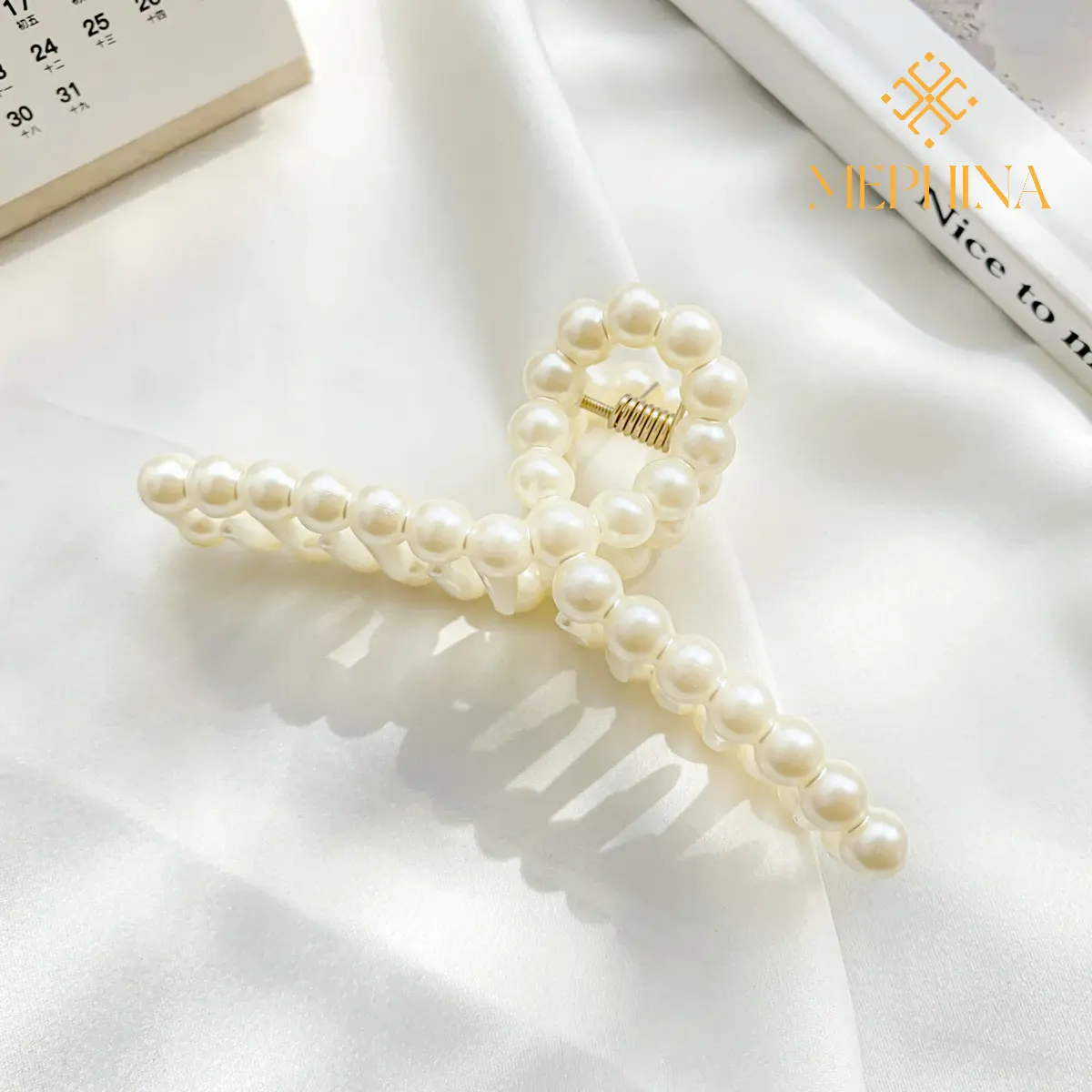 MEPHINA Classy Hair Claw Clips Pearl Hair Claws Delicate Hair Clips Pearl Hair Pins Elegant Hair Claws Accessories for Women