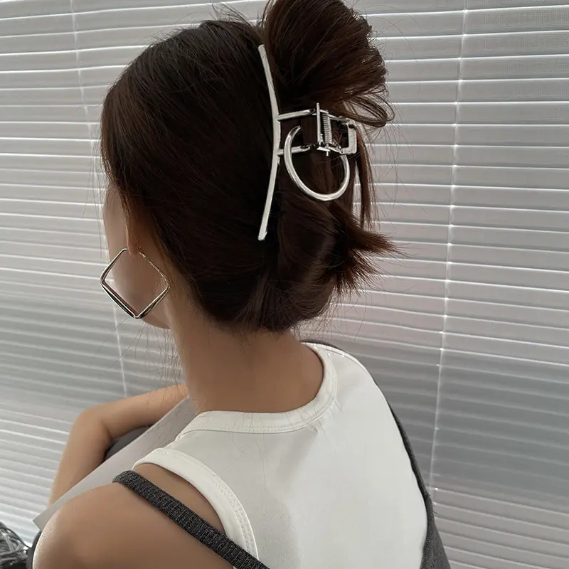Ruoshui Woman Silver Metal Hair Claws Clips  Women Round Barrettes Women Hair Accessories Lady Hairtrendy Hairpins Hairgrip