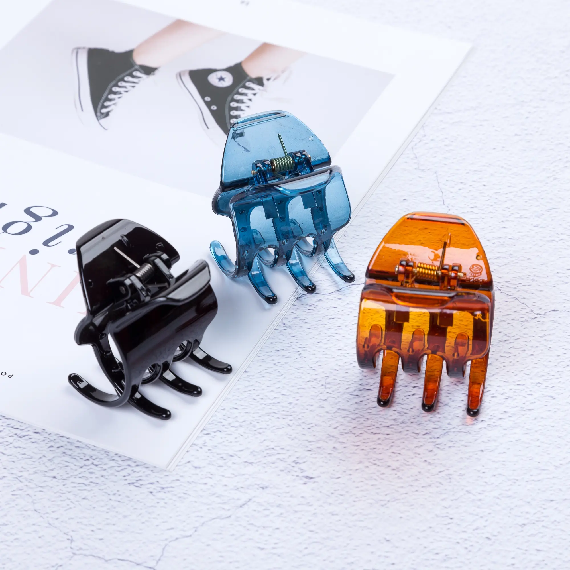 Prettyou 5.5cm×4.5cm Medium Size Hair Claw Comfortable Plastic All Seasons Claw Banana Clip Accessories for Women