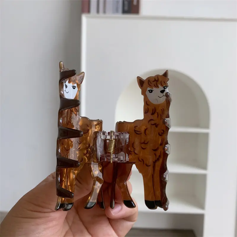 Retro Brown Cartoon Alpaca Acrylic Large Size Hair Claw For Women Girls Funny Geometric Animal Plastic Hairpin Hair Accessories