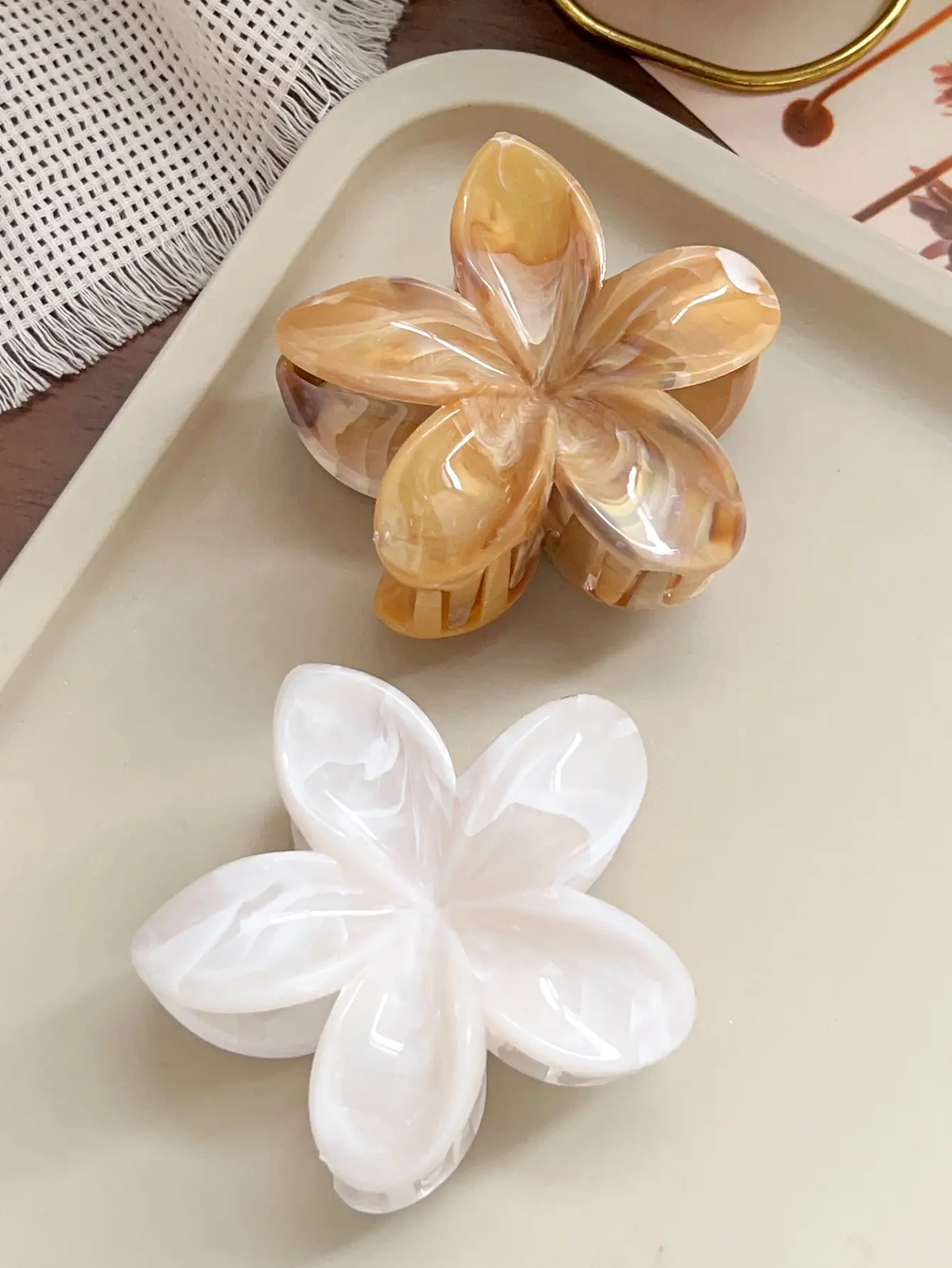 1/2Pcs Hawaiian Flower Hair Claw Clips for Women,Non-Slip Strong Hold Hair Accessories Clamps for Thick Thin Hair