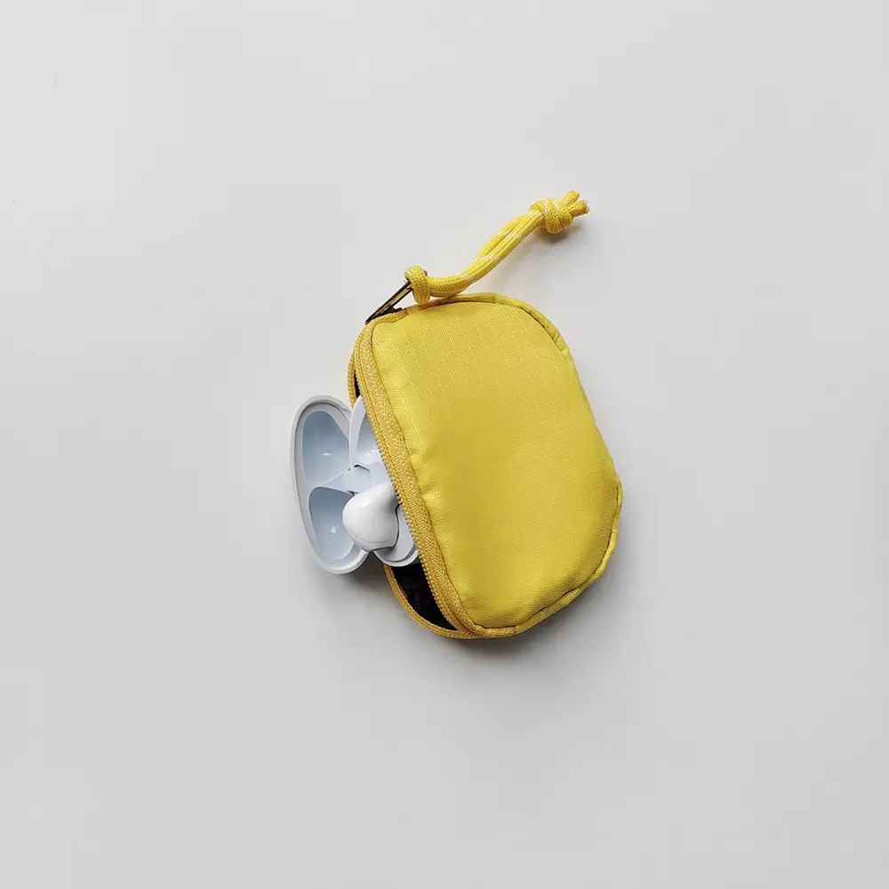 A new Japanese zipper coin purse, mini headphone storage bag, lightweight outdoor key card bag, small hanging bag