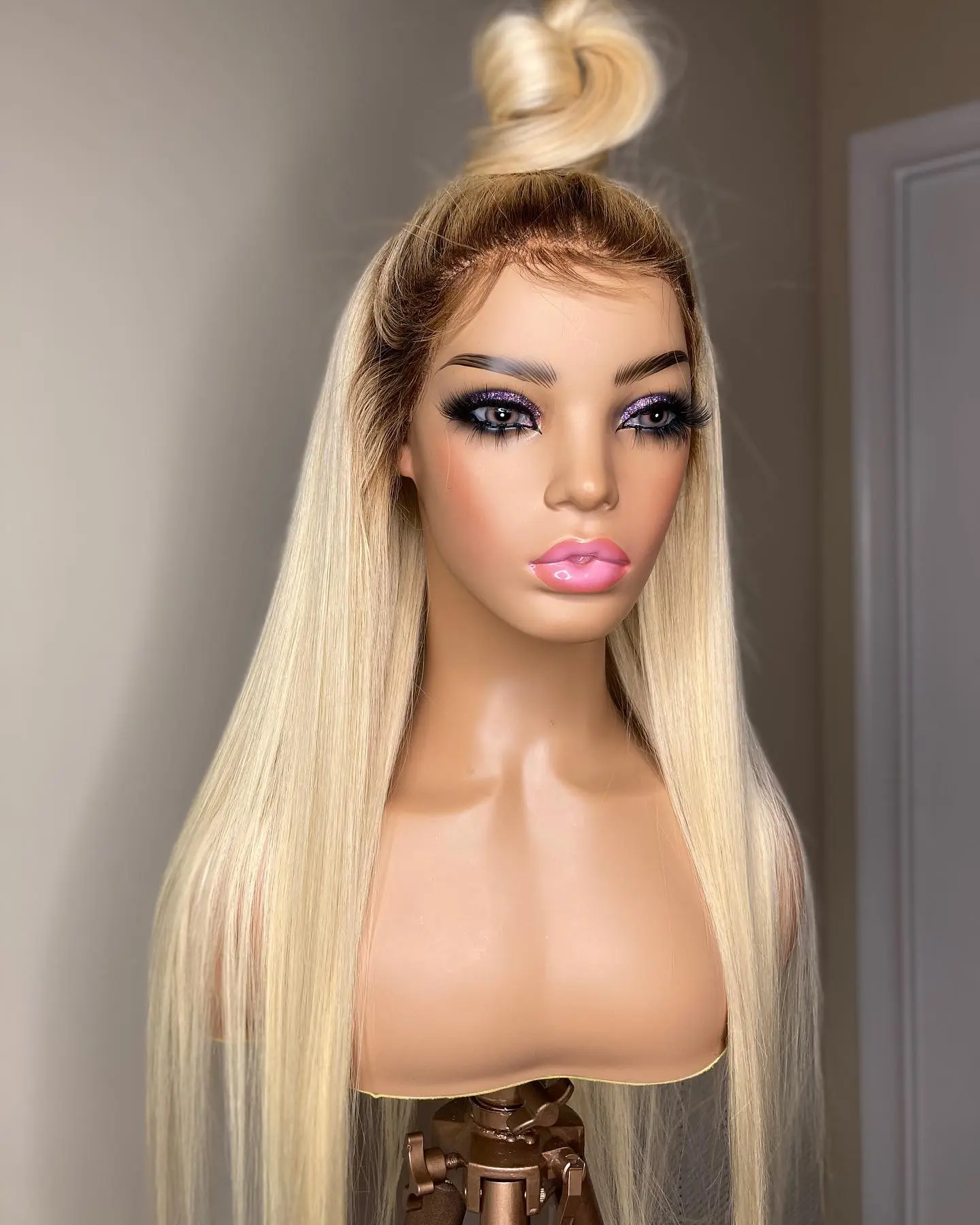 Soft 180%Density 26” Long Ombre Blonde 613 Silky Straight Preplucked Natural Hairline Glueless Lace Front Wig For Women Babyhair