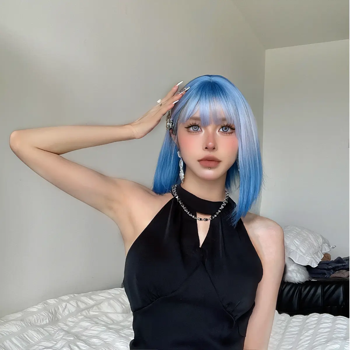Short Straight Synthetic Wigs Ombre Blue Wig with Bangs Shoulder Length Blunt Bob Cut Wig for White Women Use Daily Party