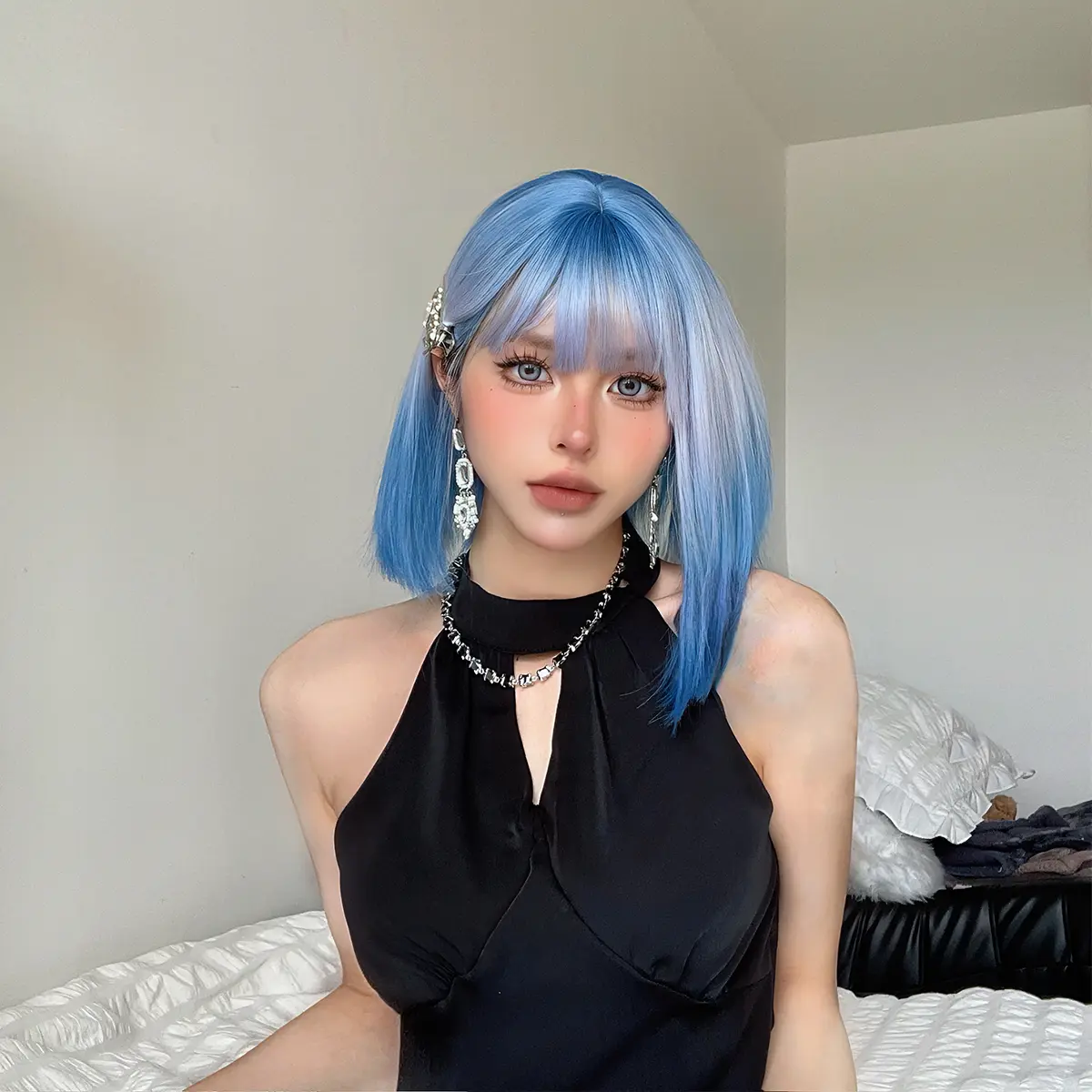 Short Straight Synthetic Wigs Ombre Blue Wig with Bangs Shoulder Length Blunt Bob Cut Wig for White Women Use Daily Party