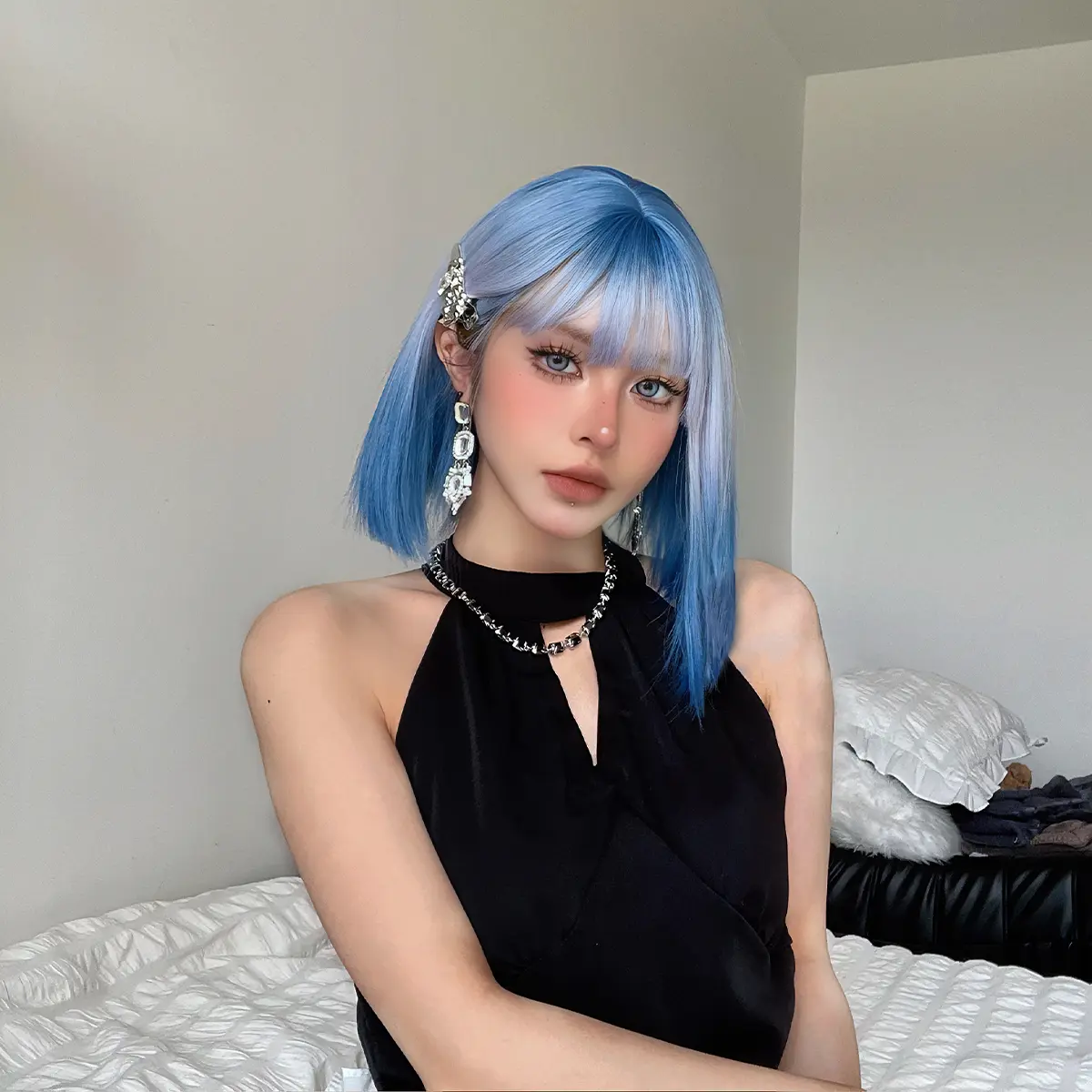 Short Straight Synthetic Wigs Ombre Blue Wig with Bangs Shoulder Length Blunt Bob Cut Wig for White Women Use Daily Party