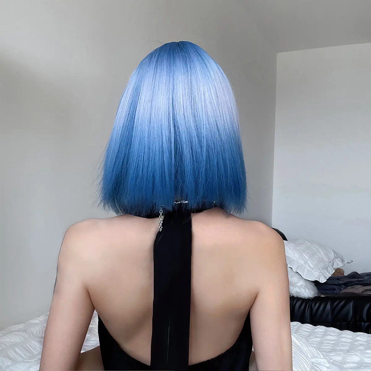 Short Straight Synthetic Wigs Ombre Blue Wig with Bangs Shoulder Length Blunt Bob Cut Wig for White Women Use Daily Party