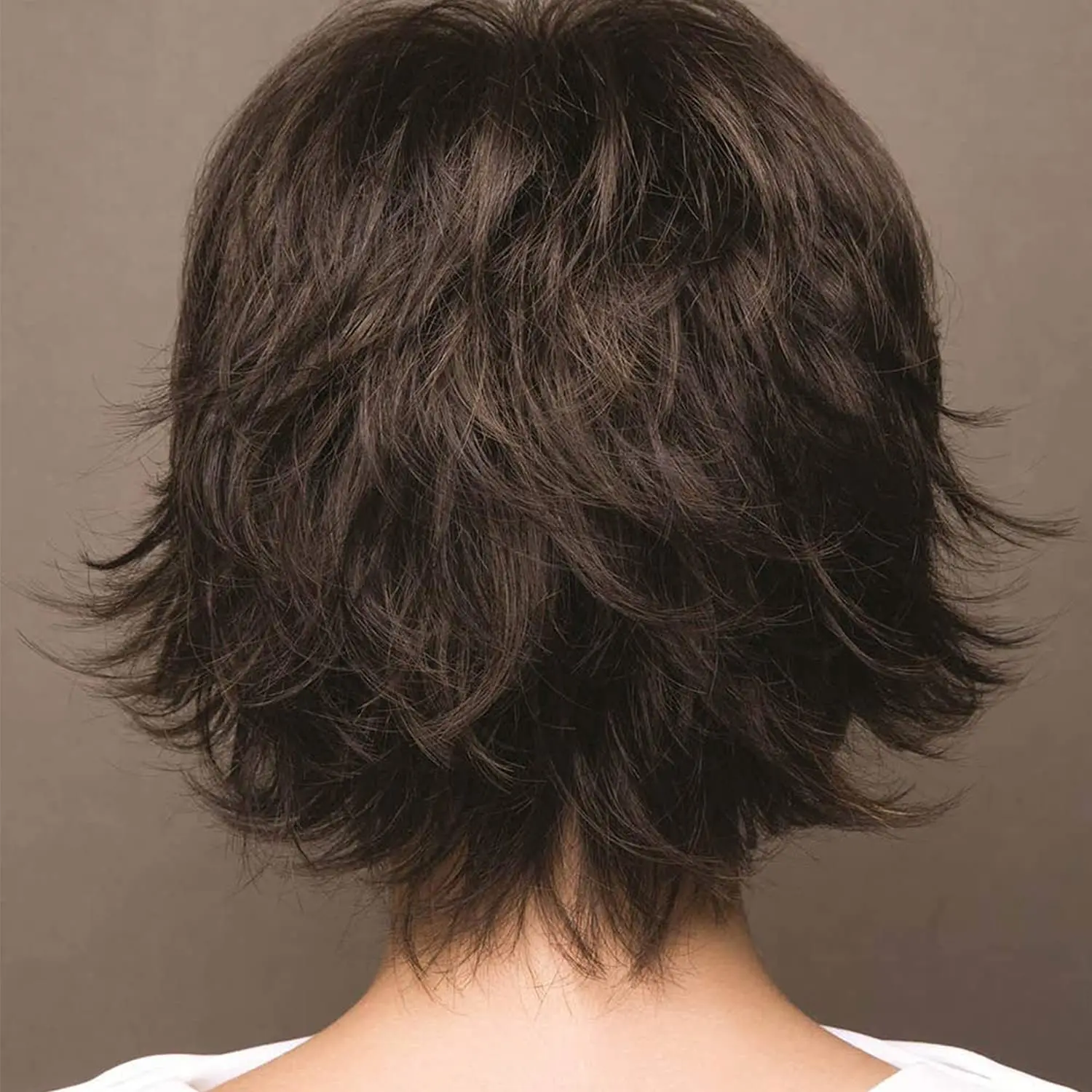 Synthetic Short Brown Mixed Blonde Wig Short Hair Wigs for White Women Dark Brown Wavy Pixie Cut Wig with Highlights Bangs