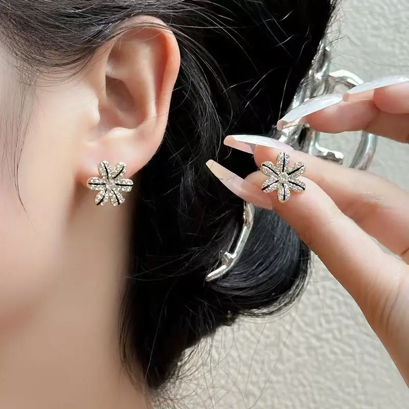 Exquisite Gold Color Frame Flower Stud Earrings  Elegant Shiny Rhinestone Tiny Earrings Women's Chic Party Daily Jewelry