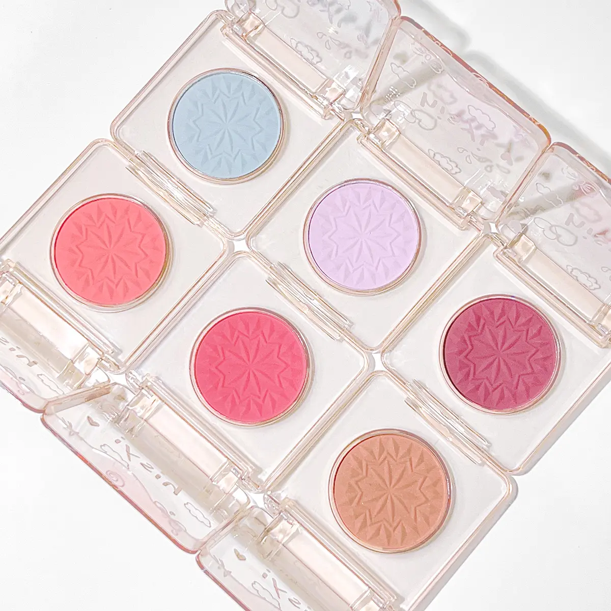 Monochrome blush brightens the face and gives color, saturated natural highlights all-in-one plate for pure skin repair