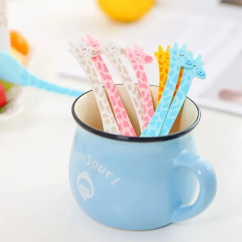 EW Giraffe Fruit Fork Cute Children's Plastic Tableware Set Creative Tableware Dessert Fork 12 PCs Set