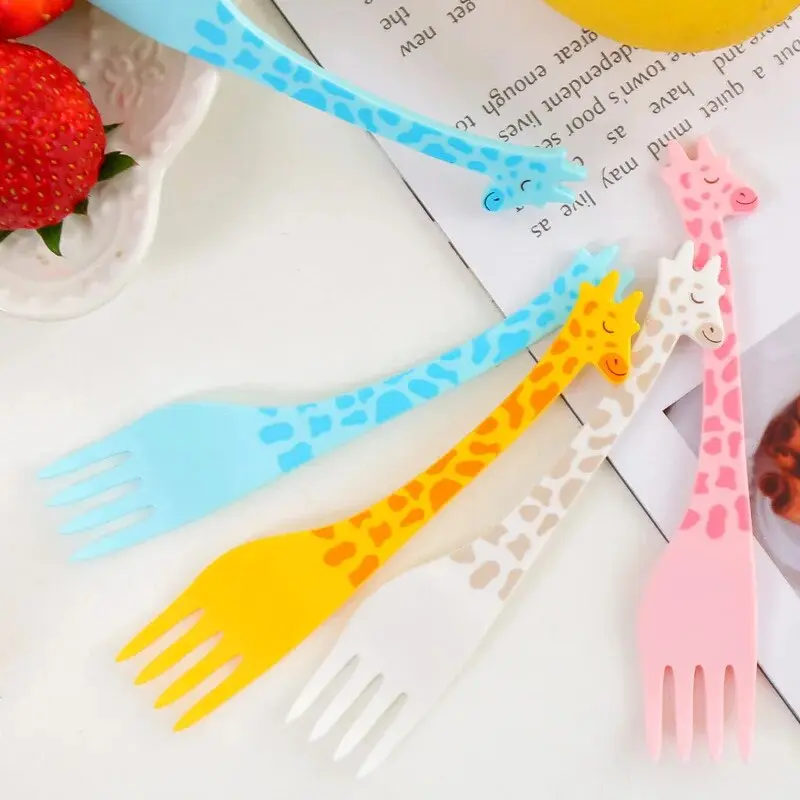 EW Giraffe Fruit Fork Cute Children's Plastic Tableware Set Creative Tableware Dessert Fork 12 PCs Set
