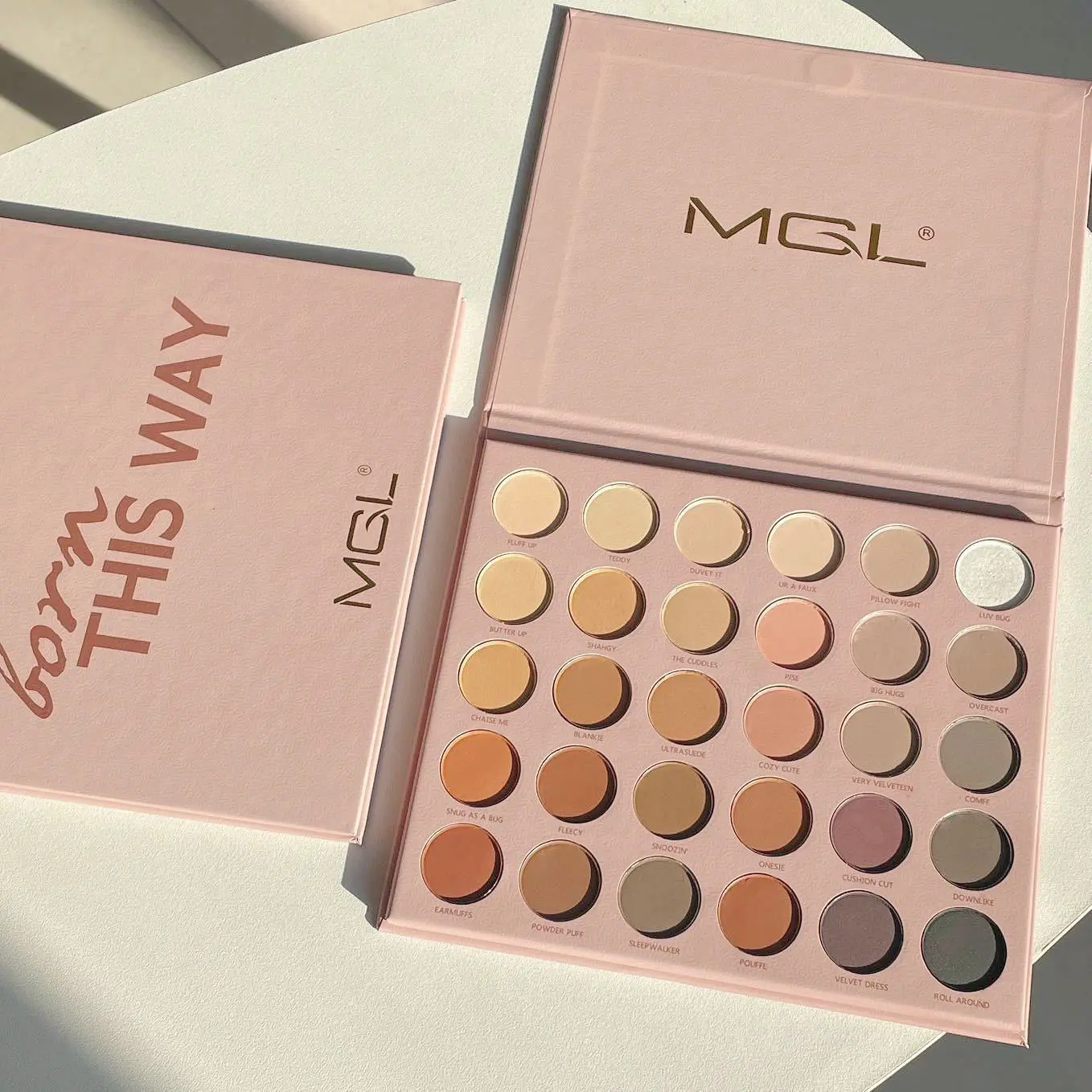 30 Colors Eyeshadow Palette Matte & Pearl Finishes Multicolor Eye Shadow Disc for Daily Makeup Professional Beginner Friendly