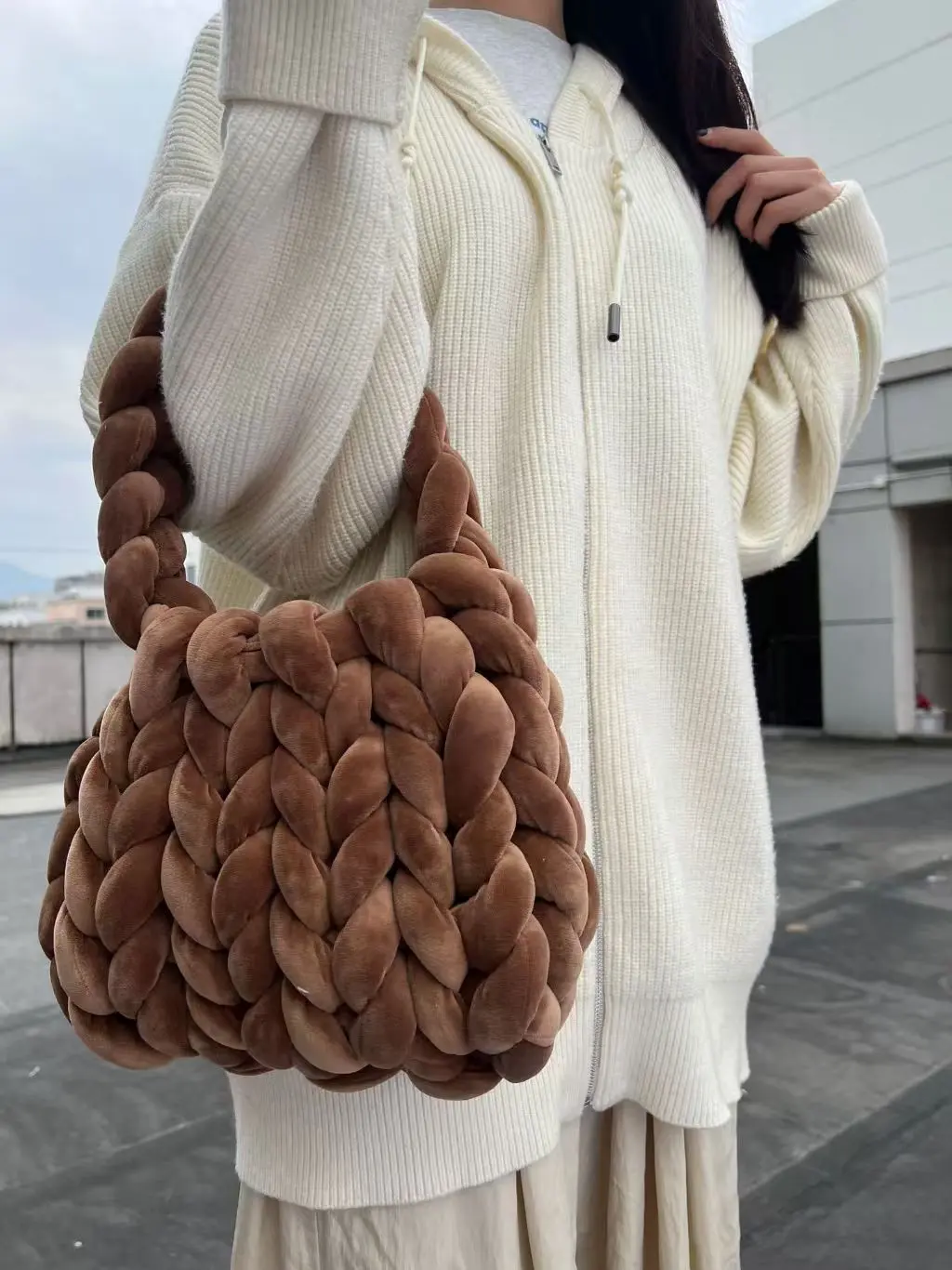 Xiaohongshu's New Velvet Bag DIY Hand Woven Bag Crystal Velvet Core Spun Yarn Woven Bag Hand-held Mailman Bag Velvet Handbag New
