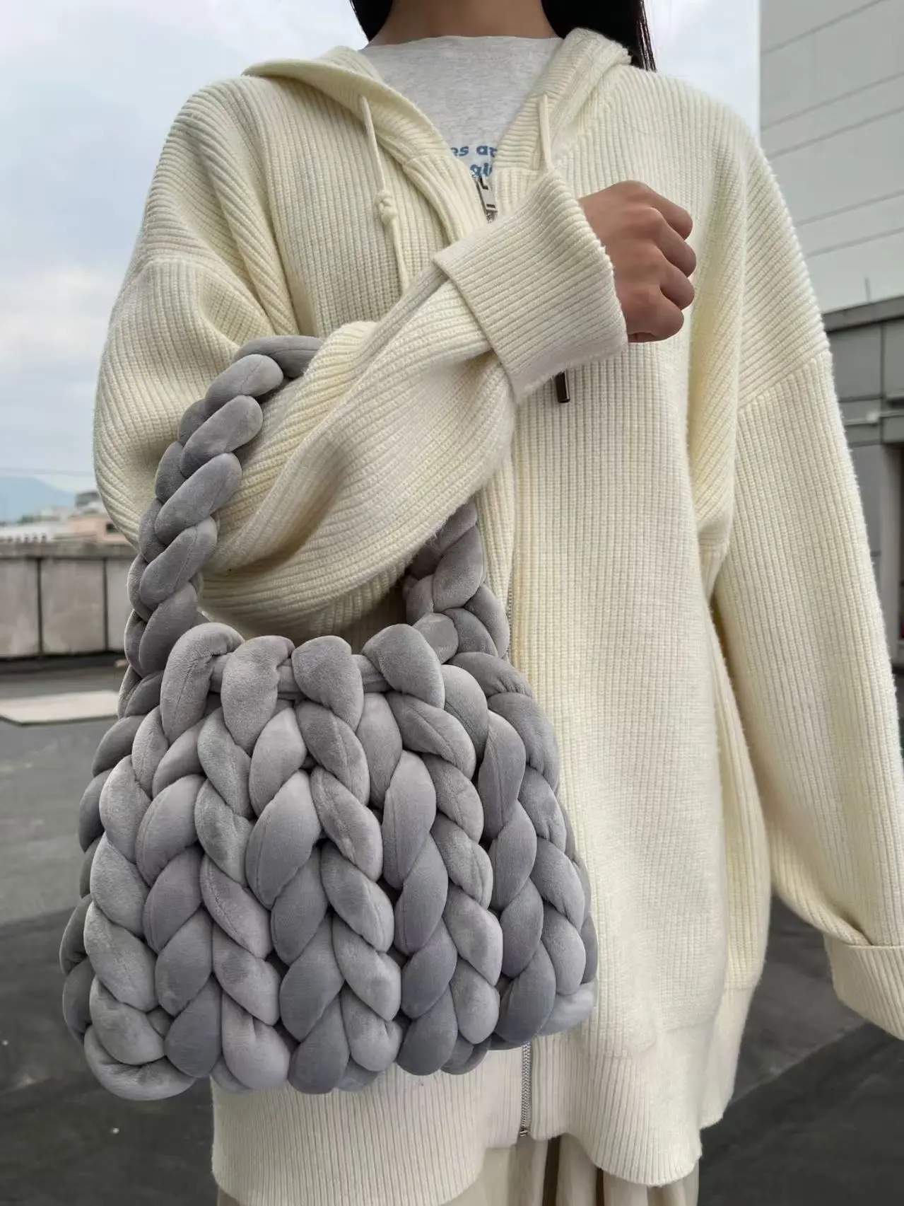 Xiaohongshu's New Velvet Bag DIY Hand Woven Bag Crystal Velvet Core Spun Yarn Woven Bag Hand-held Mailman Bag Velvet Handbag New