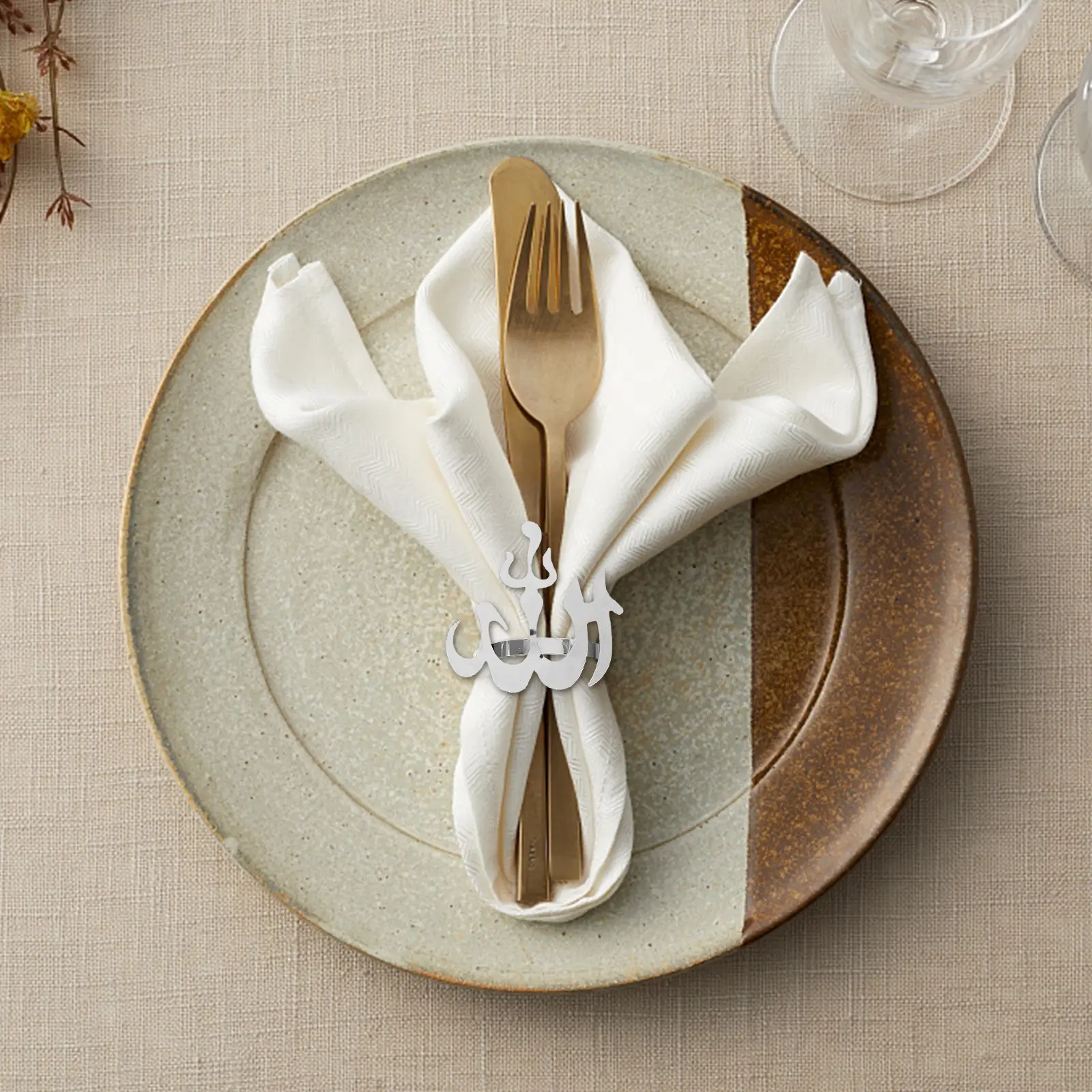 4pcs Silver Napkin Rings Elegant Tableware Party Supplies Wedding Dinner Decoration Metal Napkin Holders Banquet Accessories