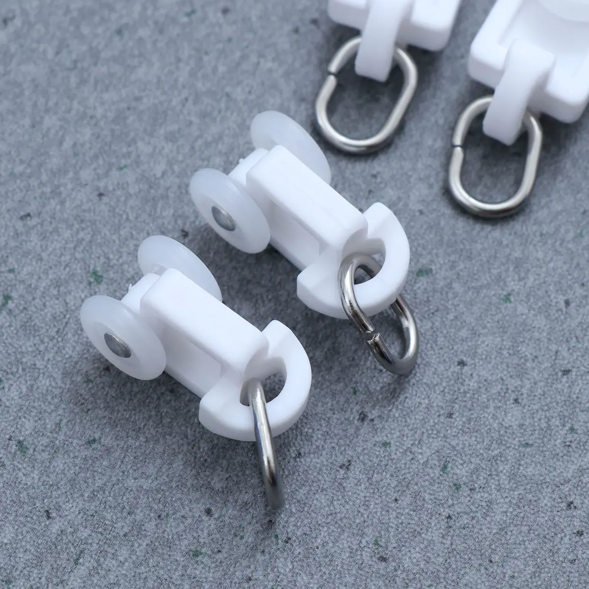 50Pcs Silent Hooks Roller PE Material Stainless Steel L Shape Curtain Rail Blinds Home Decor Window Coverings Roller Bracket