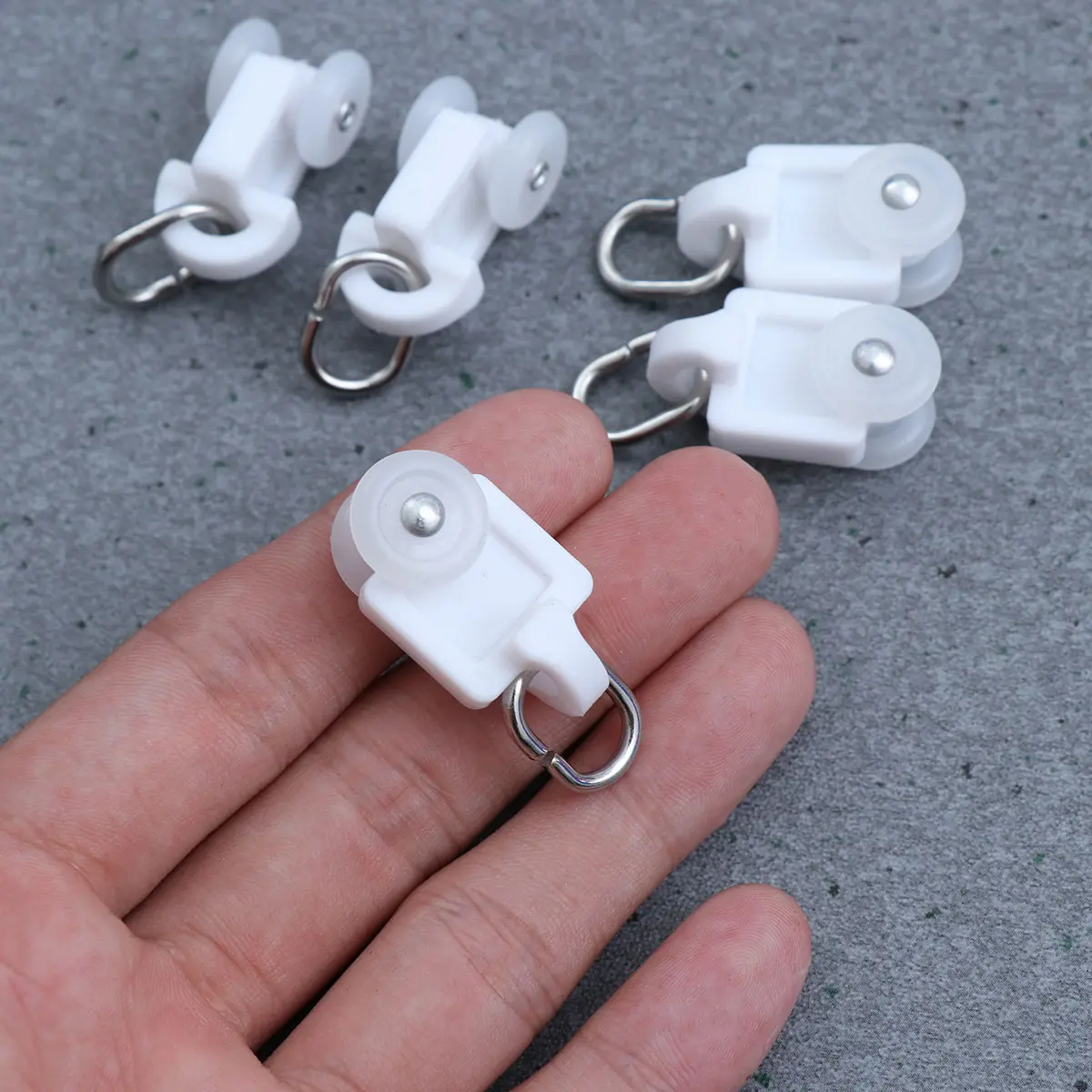 50Pcs Silent Hooks Roller PE Material Stainless Steel L Shape Curtain Rail Blinds Home Decor Window Coverings Roller Bracket