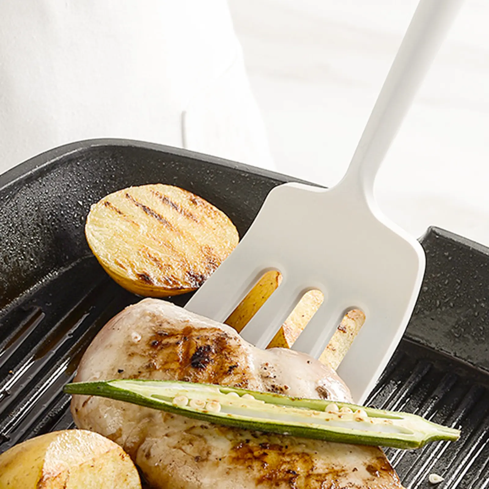 Heat-Resistant Silicone Slotted Spatula Non-Stick Kitchen Cooking Utensil Wood Handle Frying Turner For Pans Pots Camp Household